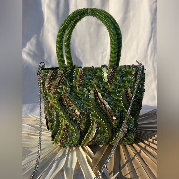 Viral Beaded Bag Handmade Green Sequin w/ Long Silver Chain Strap NWT - Picture 4 of 10
